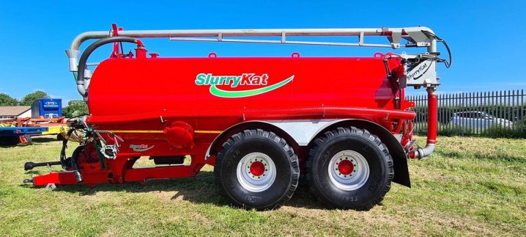 slurrykat-4000-gallon-tanker-only-9-months-old-martin-supplies